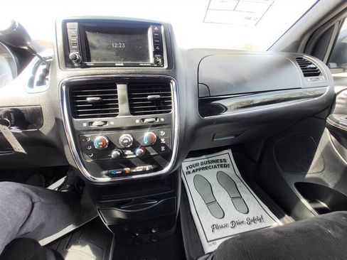 Used 2016 Dodge Grand Caravan SE image 21