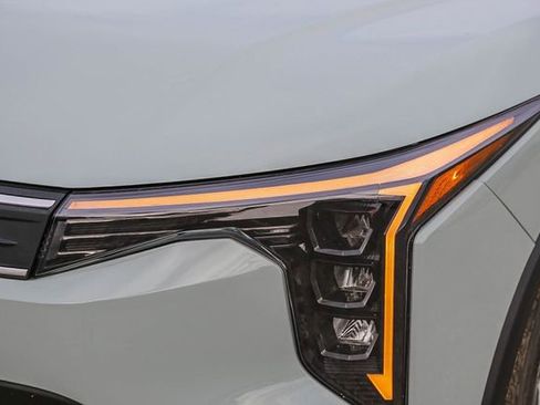 New 2026 Kia K4 LXS image 5