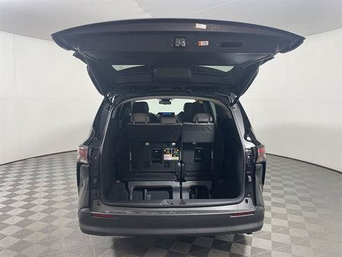 New 2026 Toyota Sienna LE FWD image 20
