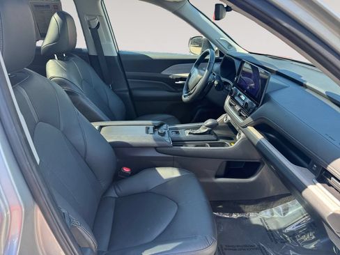 Used 2024 Toyota Grand Highlander AWD image 15