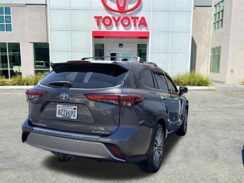 Used 2022 Toyota Highlander Platinum FWD image 6