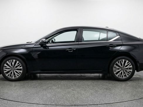 Used 2025 Nissan Altima 2.5 SV image 5