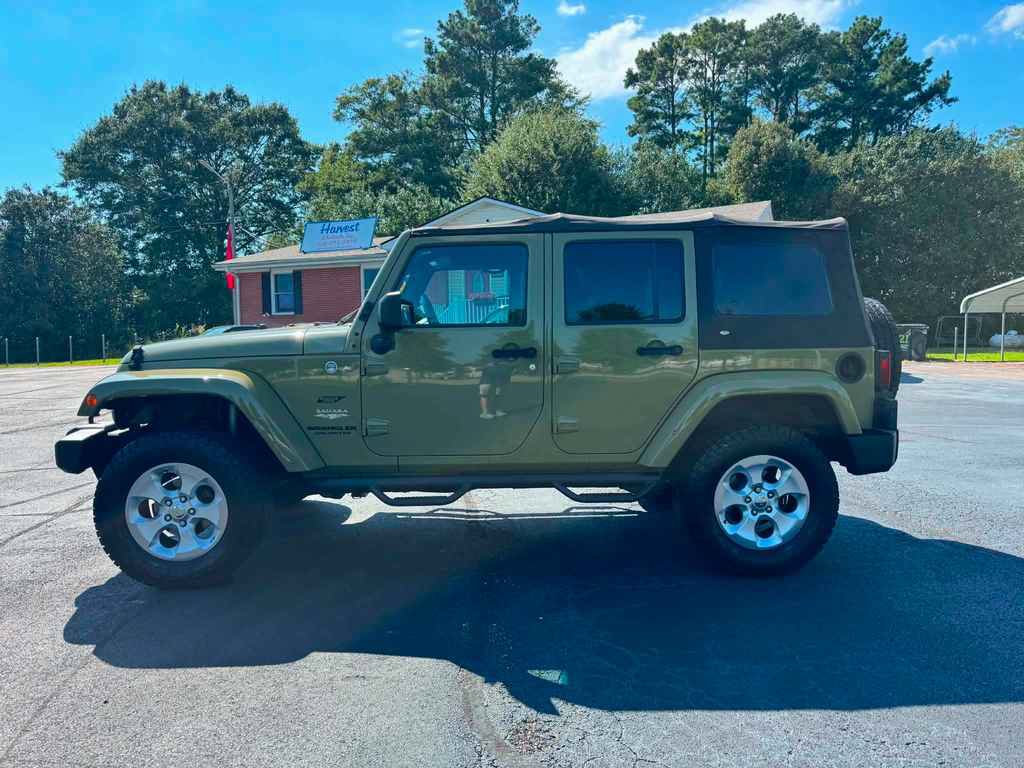 Used 2013 Jeep Wrangler Unlimited Sahara w/ Connectivity Group AWD/4WD image 2