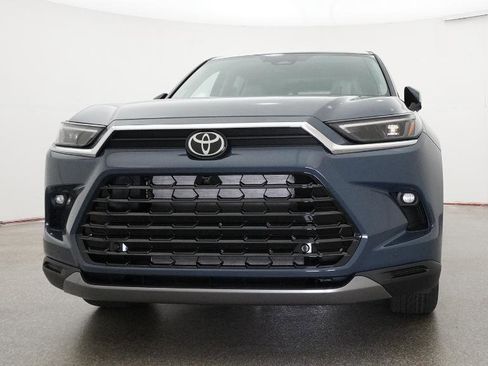 New 2026 Toyota Grand Highlander FWD image 18