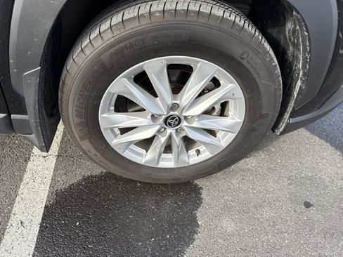 Used 2023 Toyota Corolla Cross LE image 11