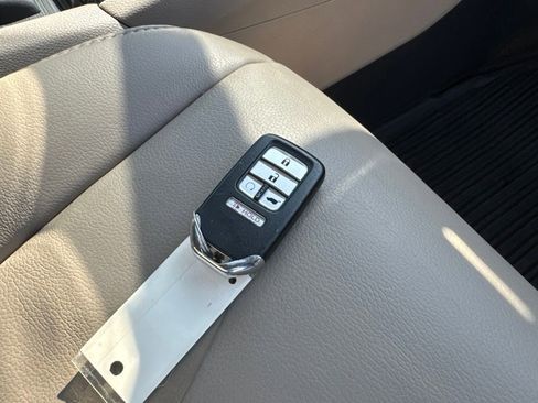 Used 2022 Honda Pilot Touring image 40