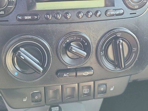 Used 2004 Volkswagen Beetle GLS FWD image 22