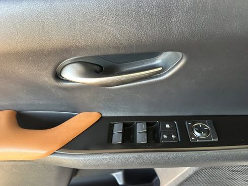 Used 2020 Lexus UX 200 image 8