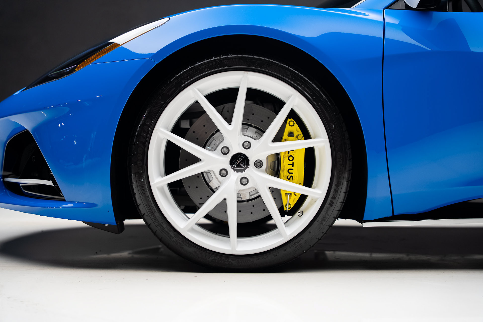 Used 2025 Lotus Emira RWD image 19