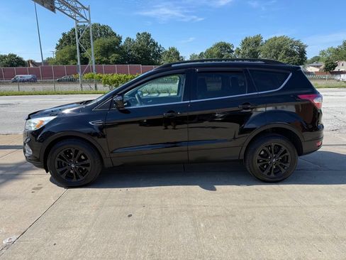 Used 2017 Ford Escape SE w/ Equipment Group 201A FWD image 10