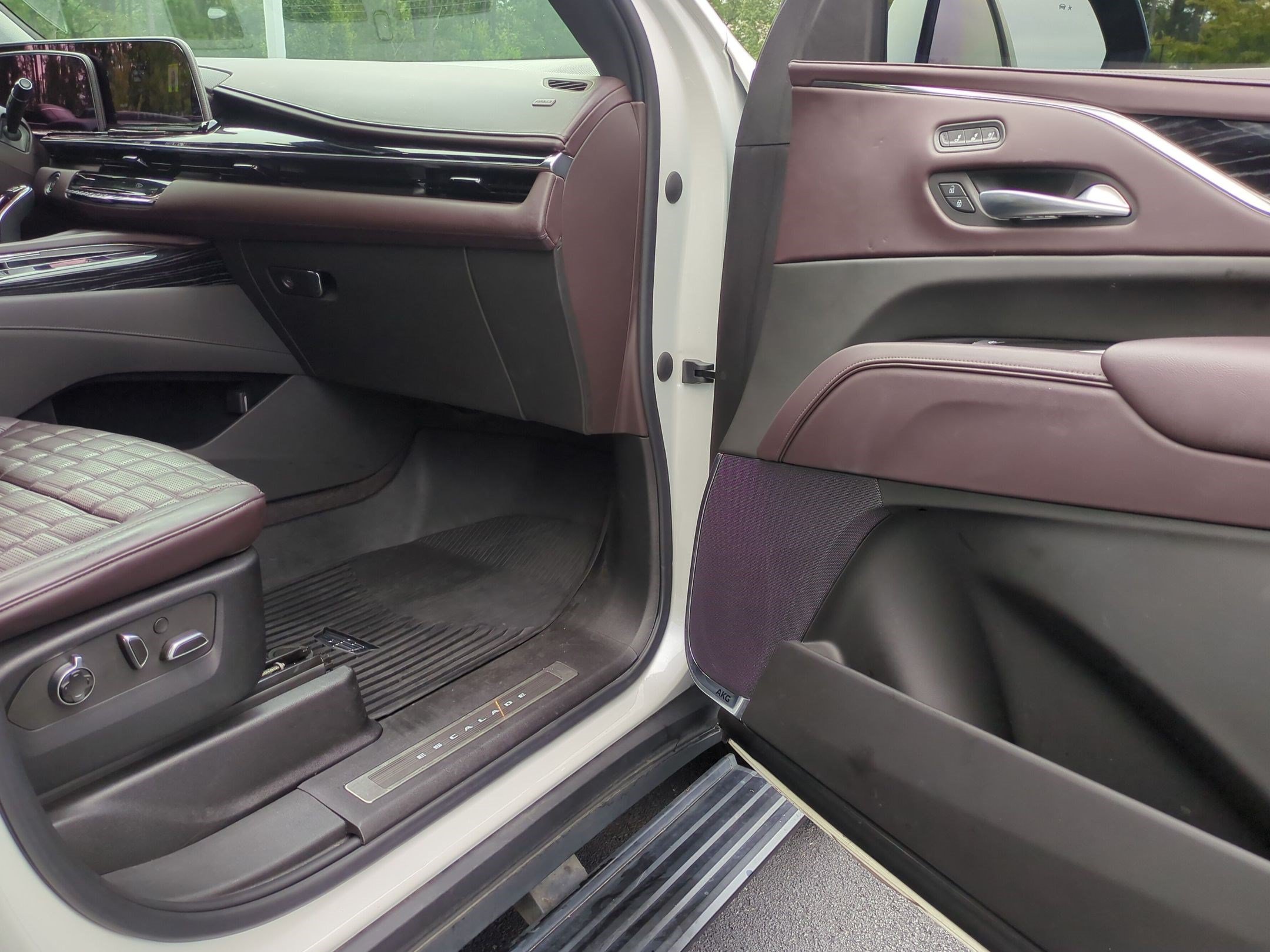 Used 2023 Cadillac Escalade V AWD/4WD image 38