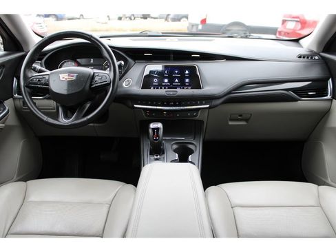 Used 2019 Cadillac XT4 Premium Luxury image 17