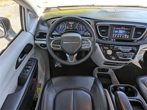 Used 2021 Chrysler Voyager Lxi image 15