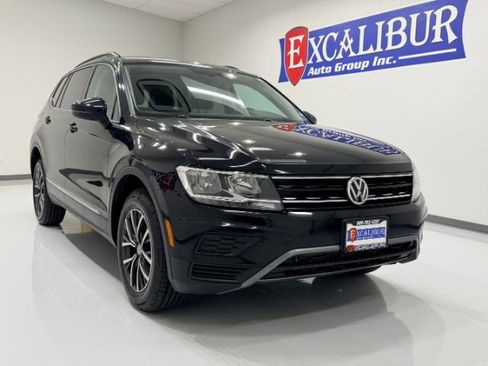 Used 2018 Volkswagen Tiguan SE AWD/4WD image 2