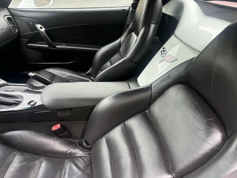 Used 2010 Chevrolet Corvette Convertible w/ 1LT RWD image 11