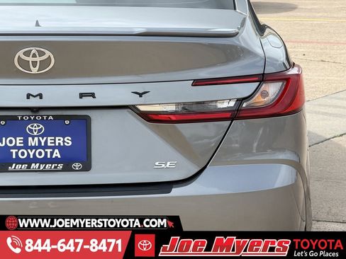 Used 2025 Toyota Camry SE image 9