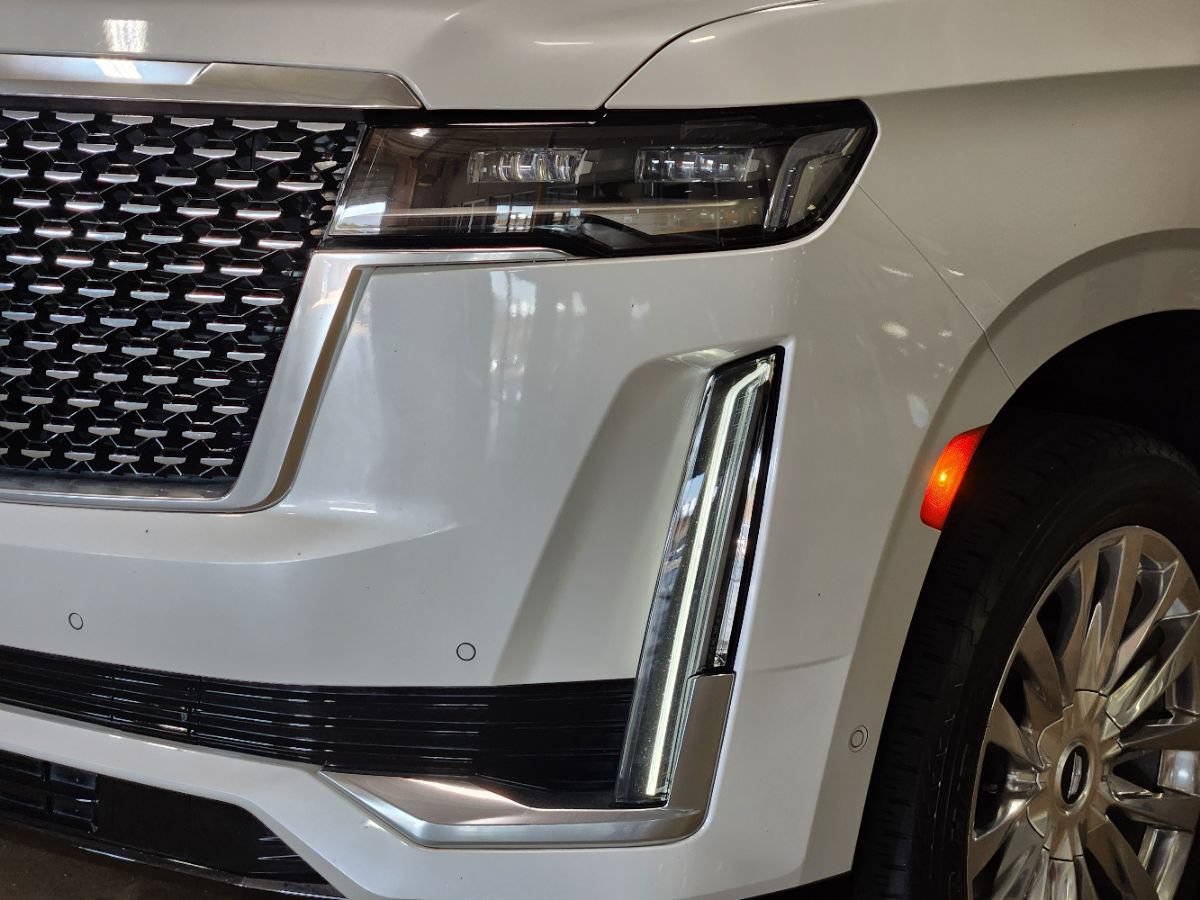 Used 2022 Cadillac Escalade ESV Premium Luxury w/ Performance Package AWD/4WD image 11