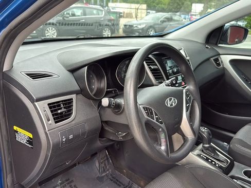 Used 2017 Hyundai Elantra GT FWD image 13
