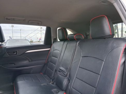 Used 2019 Toyota Highlander LE image 14