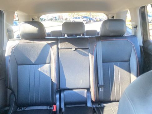 Used 2024 Volkswagen Tiguan SE image 29