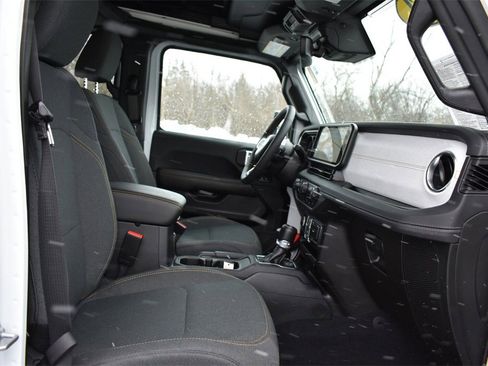 Certified 2024 Jeep Wrangler Sahara w/ Technology Group image 28