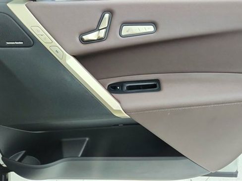 Used 2022 BMW iX xDrive50 w/ Premium Package image 23