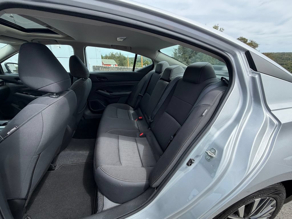 Used 2023 Nissan Altima 2.5 SV w/ SV Premium Package AWD/4WD image 10