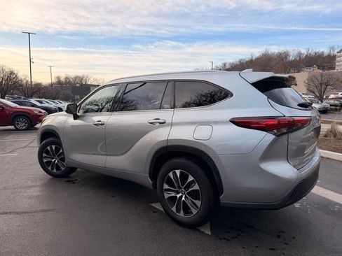 Used 2022 Toyota Highlander XLE image 16