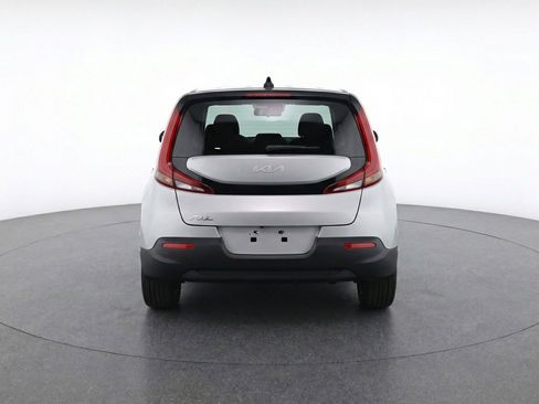 Used 2025 Kia Soul LX w/ LX Technology Package FWD image 7