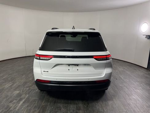 Used 2023 Jeep Grand Cherokee Altitude image 7