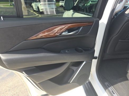 Used 2018 Cadillac Escalade Luxury image 29