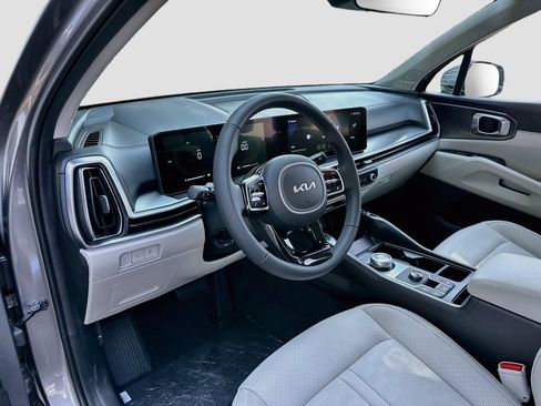 Certified 2025 Kia Sorento EX FWD image 9