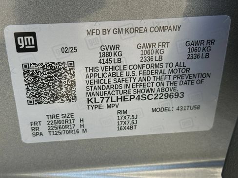 Used 2025 Chevrolet Trax LT FWD image 28