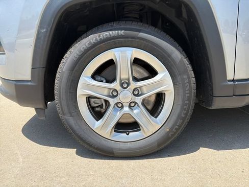 Used 2024 Jeep Compass Latitude AWD/4WD image 18