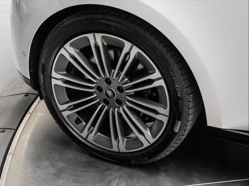 New 2025 Land Rover Range Rover Long Wheelbase Autobiography image 12