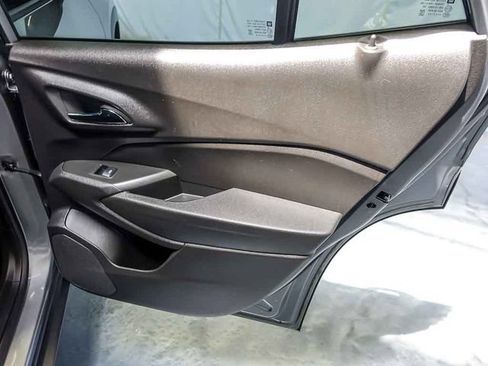 Used 2025 Chevrolet Trax RS w/ Sunroof Package FWD image 29