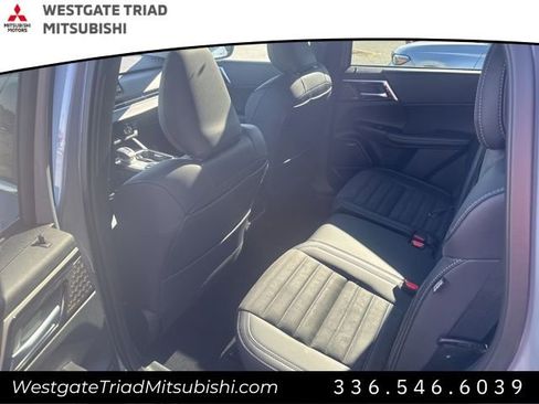 New 2026 Mitsubishi Outlander SE image 7