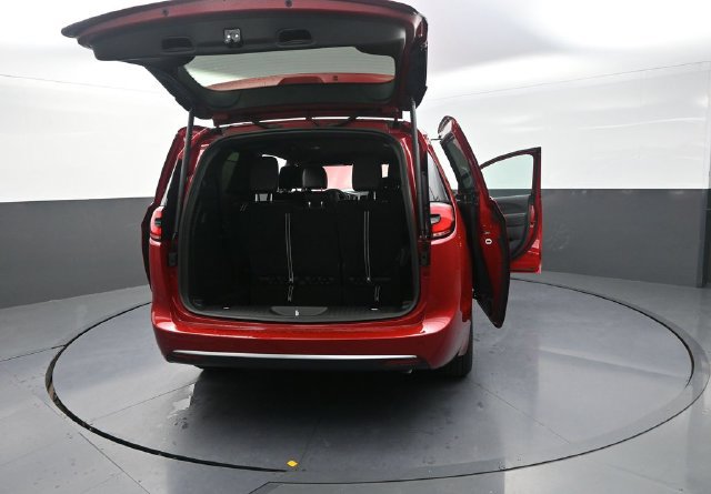 New 2027 Chrysler Pacifica Select AWD/4WD image 32