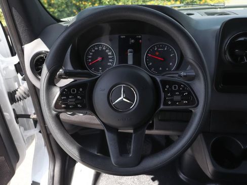 Used 2024 Mercedes-Benz Sprinter 2500 image 24