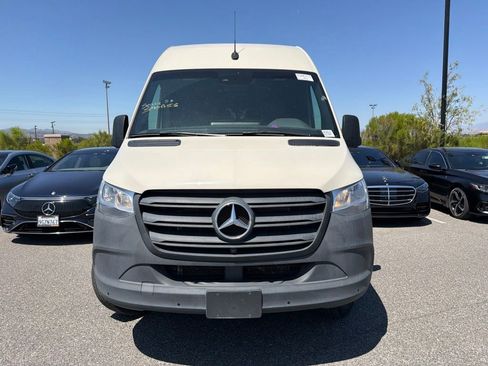 Used 2024 Mercedes-Benz Sprinter 2500 image 2