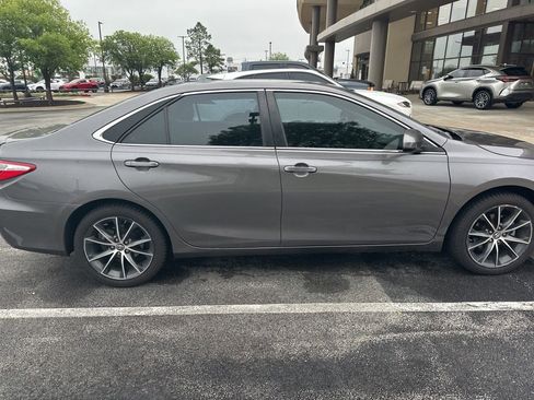 Used 2017 Toyota Camry XSE FWD image 4