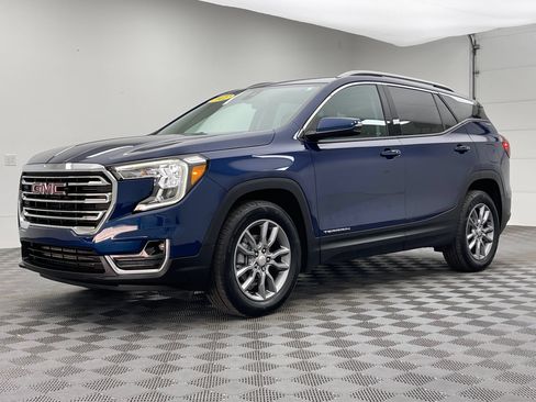 Used 2022 GMC Terrain SLT w/ Infotainment Package II AWD/4WD image 2