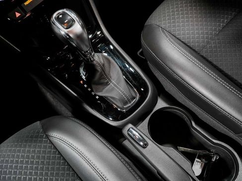 Used 2022 Buick Encore Preferred w/ Safety Package image 27