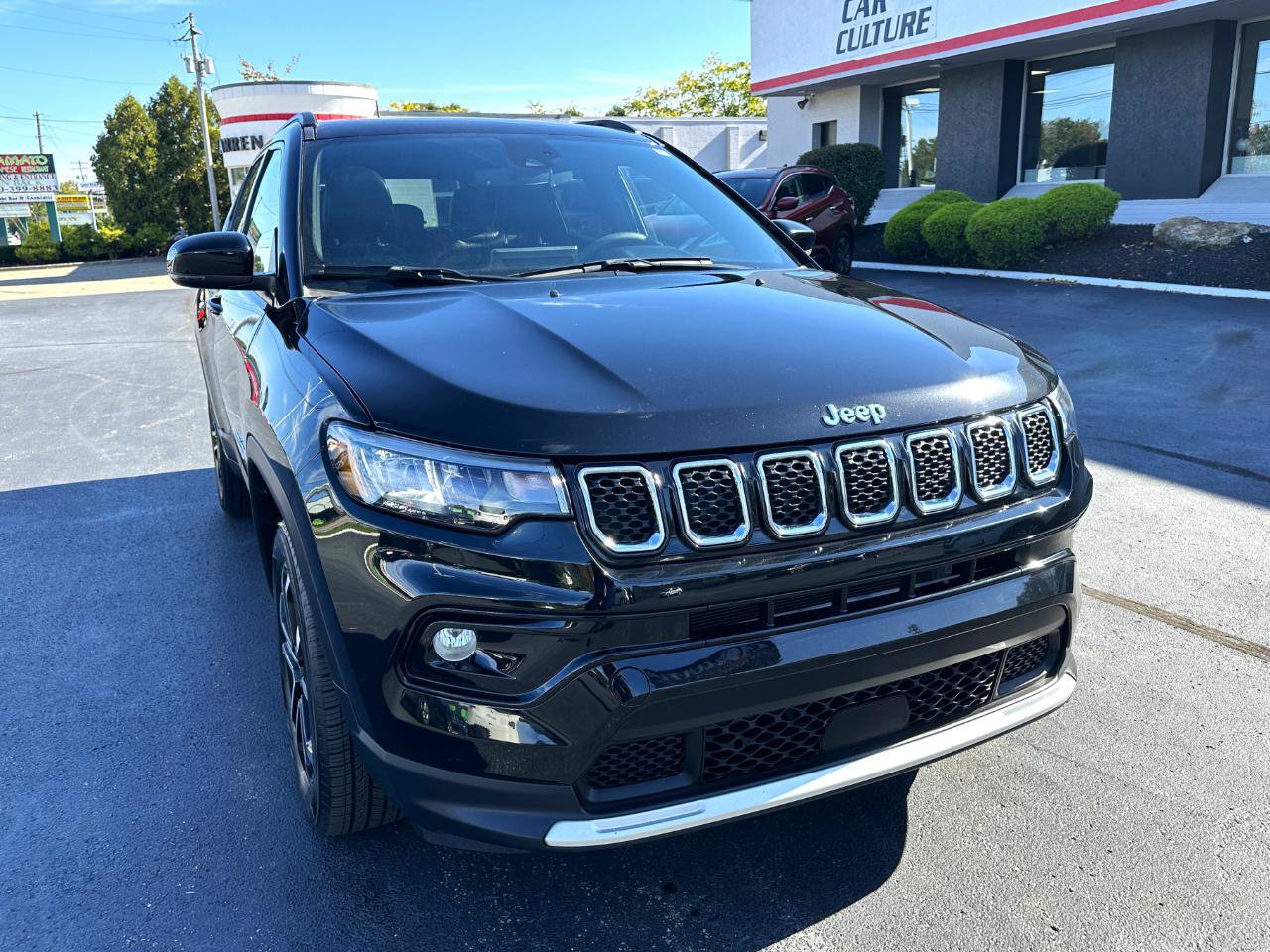 Used 2023 Jeep Compass Limited w/ Sun and Sound Group AWD/4WD image 3