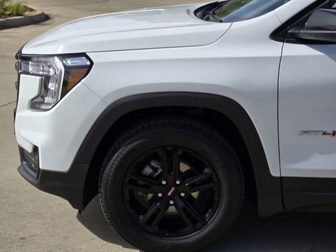 Used 2024 GMC Terrain AT4 image 6