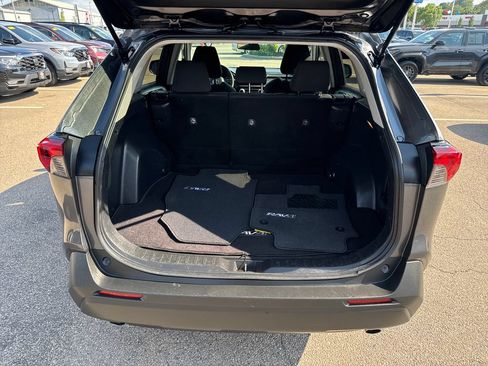 Used 2021 Toyota RAV4 LE w/ Carpet Mat Package (TMS) AWD/4WD image 7
