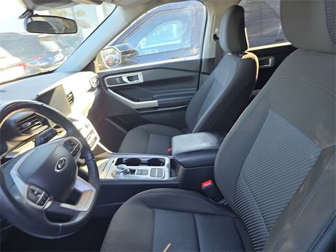 Used 2023 Ford Explorer XLT image 15