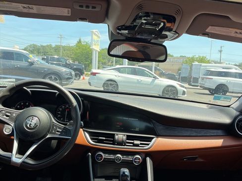 Used 2019 Alfa Romeo Giulia AWD image 14
