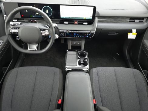 New 2025 Hyundai Ioniq 5 SE image 13