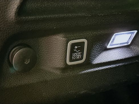 Used 2024 Jeep Grand Cherokee L Limited w/ Luxury Tech Group II image 33